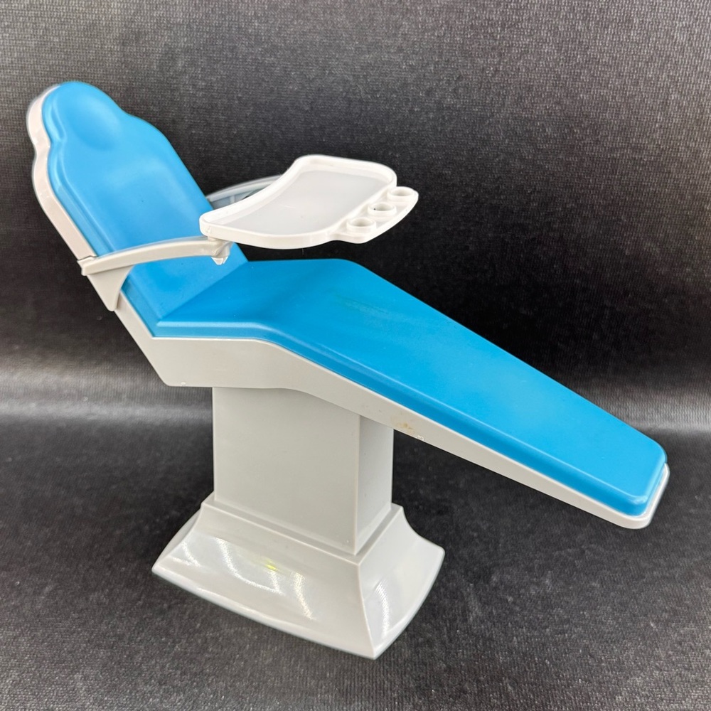 Vintage Mattel Barbie 1997 Blue Dentist Chair With Tray